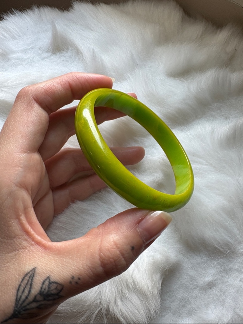 Vintage Bakelite Chartreuse Spinach Green and Yellow Mottled Bangle Bracelet